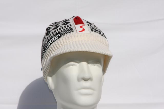 Elias - Like the best selling Challenge hat with a visor - White